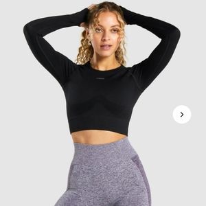 Cute black gymshark keyhole back long sleeve crop top.